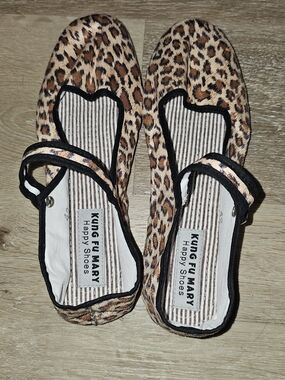 Kung Fu Mary Leopard Mary Jane Flats Sz 42 Happy Shoes Animal Print Comfort Slip